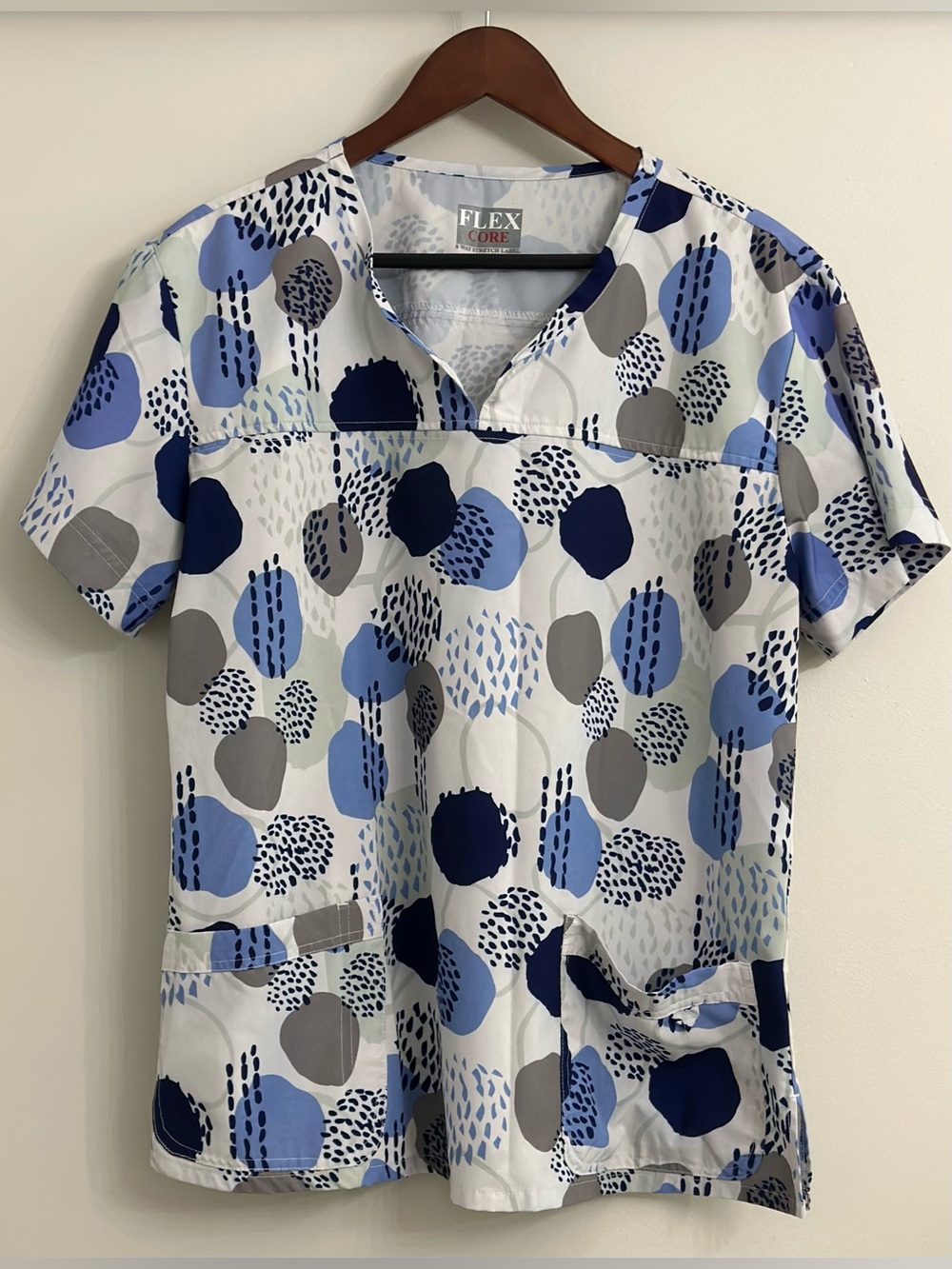 Flex Core Women’s Printed Scrub Top | XL | Blue Gray Abstract Print | Healthcare